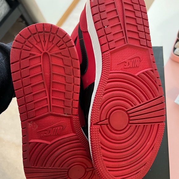 6.5 Youth Air Jordan 1 Mid (GS) - Picture 3 of 5